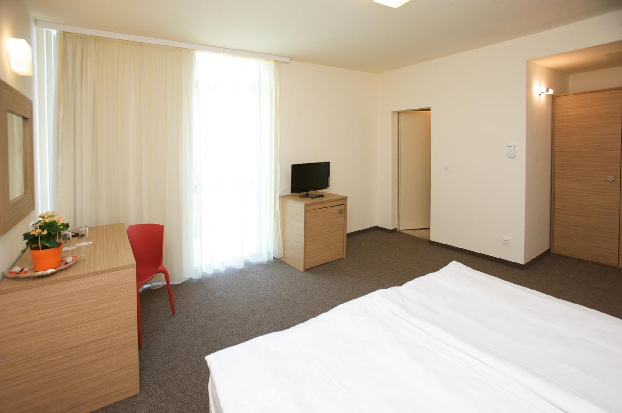 Jeravi Club Hotel Primorsko Dış mekan fotoğraf